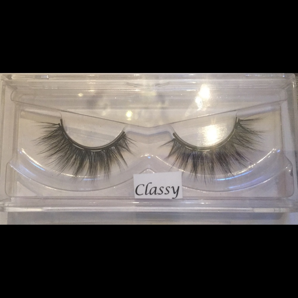Magnetic Lashes -Model:  Classy
